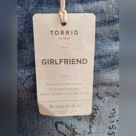 NWT Torrid Doodle Art Girlfriend Jeans👖 - Picture 7 of 9